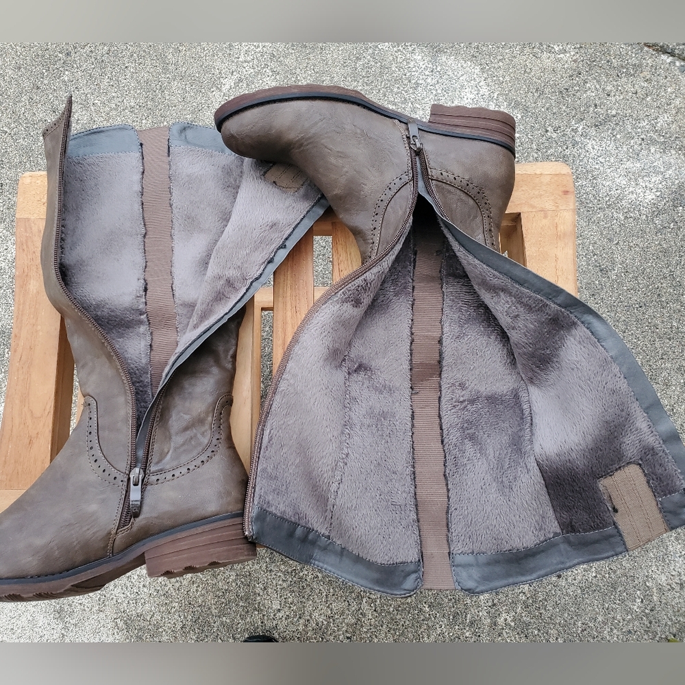 Tall Boot 👢 - Picture 4 of 6
